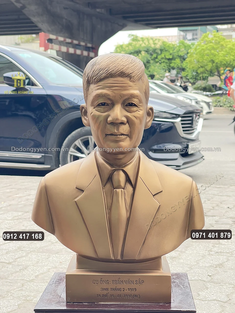 Gia chủ được đúc theo dáng bán thân 